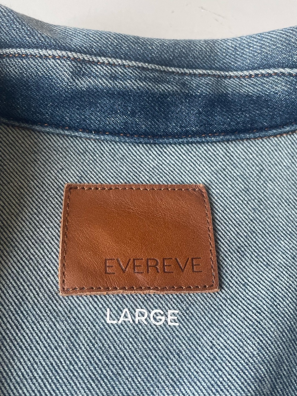 Evereve Jean Denim Buckle Distressed Jacket Size L - Picture 6 of 14